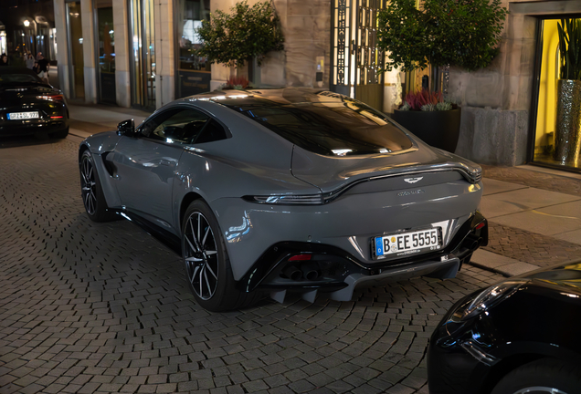 Aston Martin V8 Vantage 2018