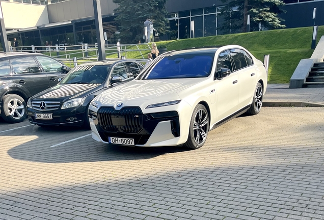 BMW M760e xDrive