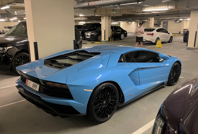 Lamborghini Aventador S LP740-4