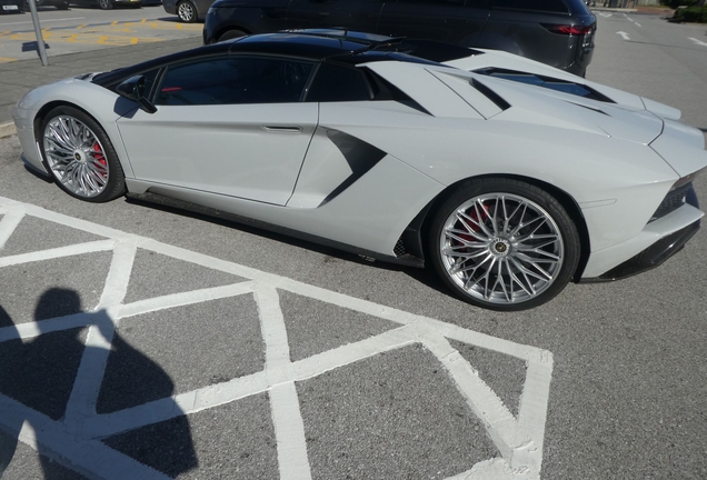 Lamborghini Aventador S LP740-4 Roadster