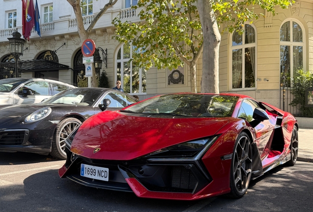 Lamborghini Revuelto