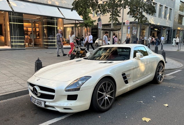 Mercedes-Benz SLS AMG