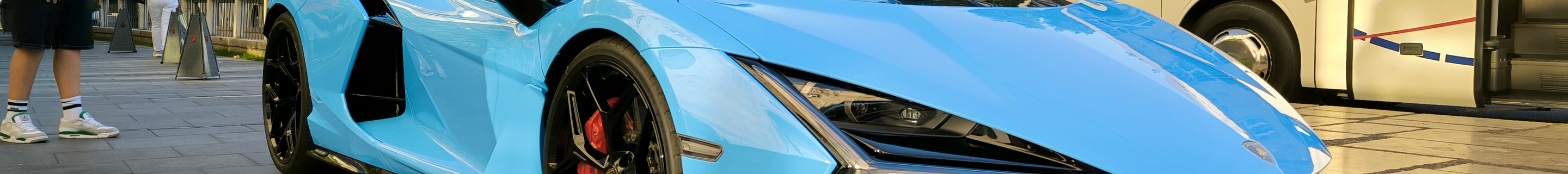 Lamborghini Revuelto