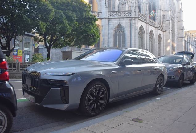 BMW M760e xDrive