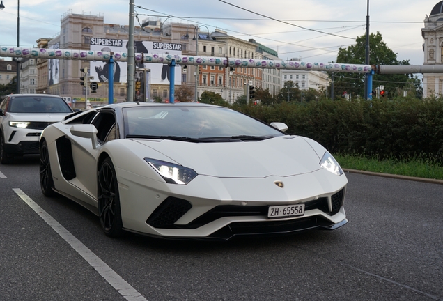 Lamborghini Aventador S LP740-4 Roadster