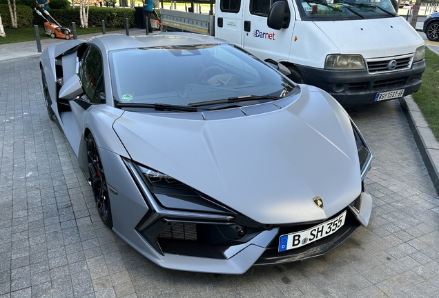 Lamborghini Revuelto
