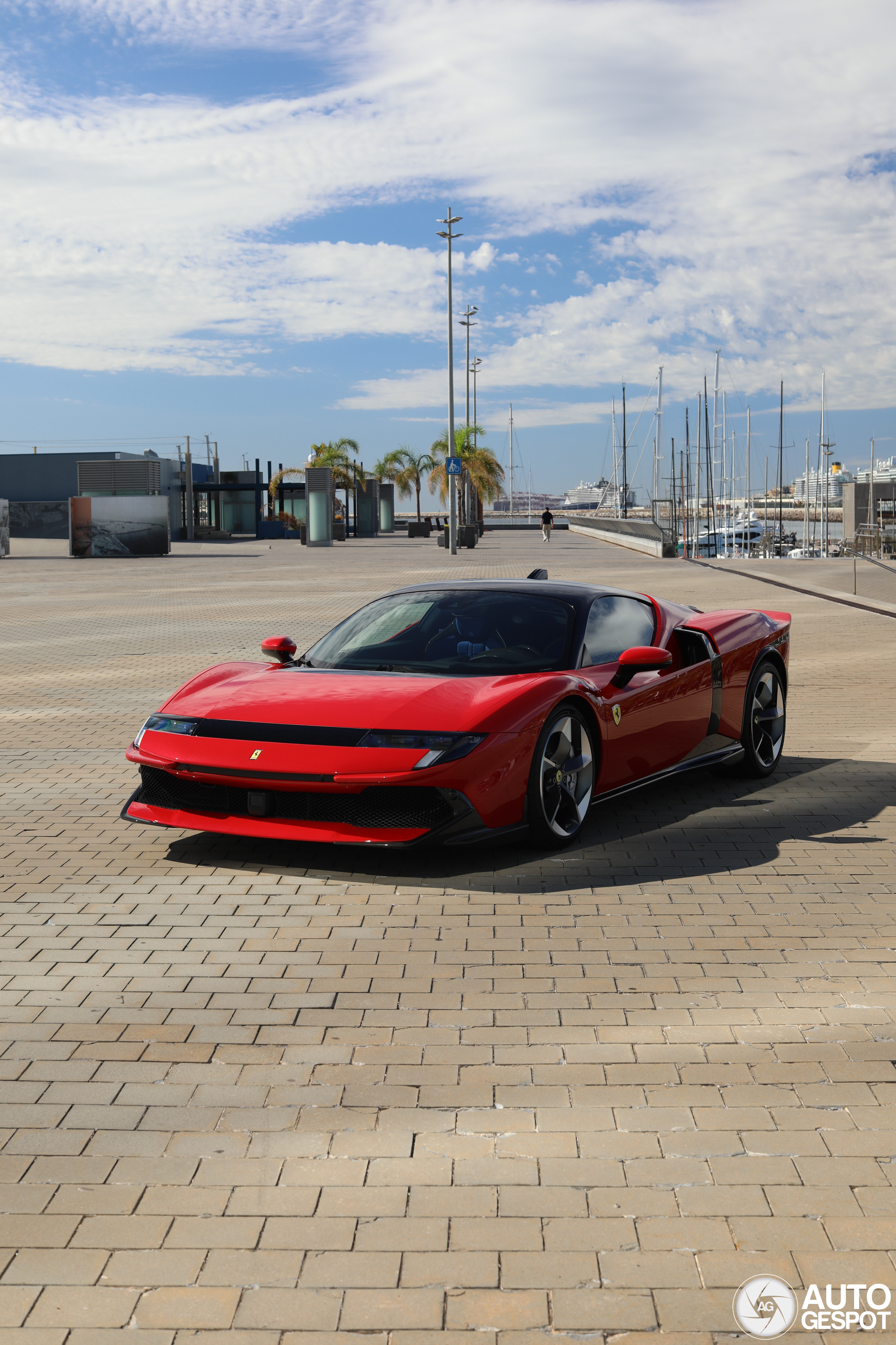 Vorige maand onthuld en nu al gespot: Ferrari 849 Testarossa