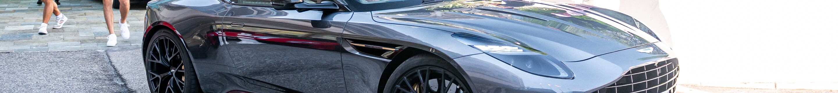 Aston Martin DB12