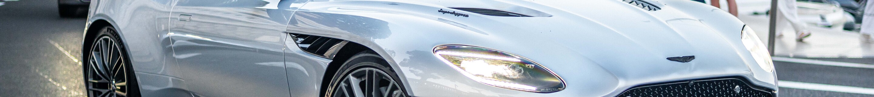 Aston Martin DBS Superleggera Volante