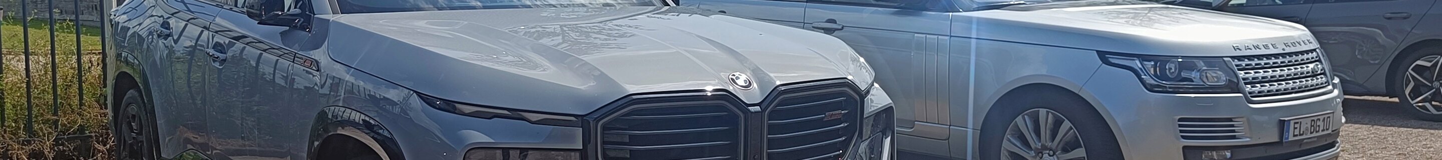 BMW XM G09 Label Red