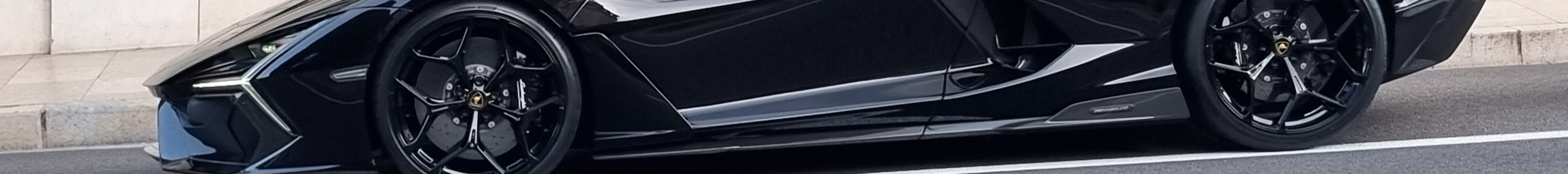 Lamborghini Revuelto