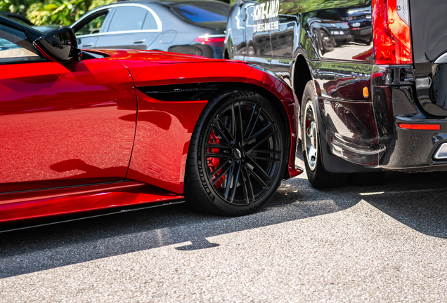 Aston Martin DB12 Volante