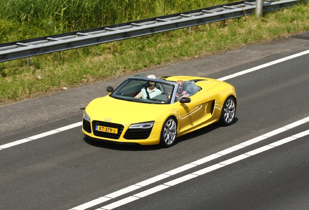 Audi R8 Spyder V10 イエロー Audi R8 Spyder V10