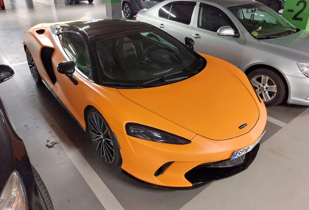 McLaren GT