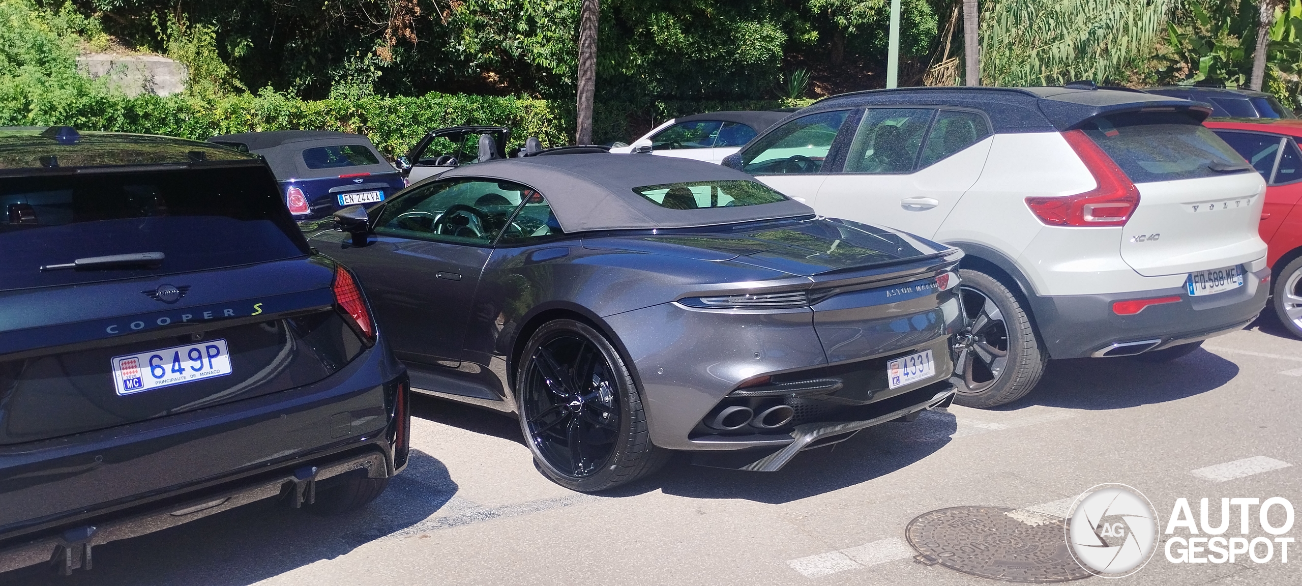 Aston Martin DBS Superleggera Volante