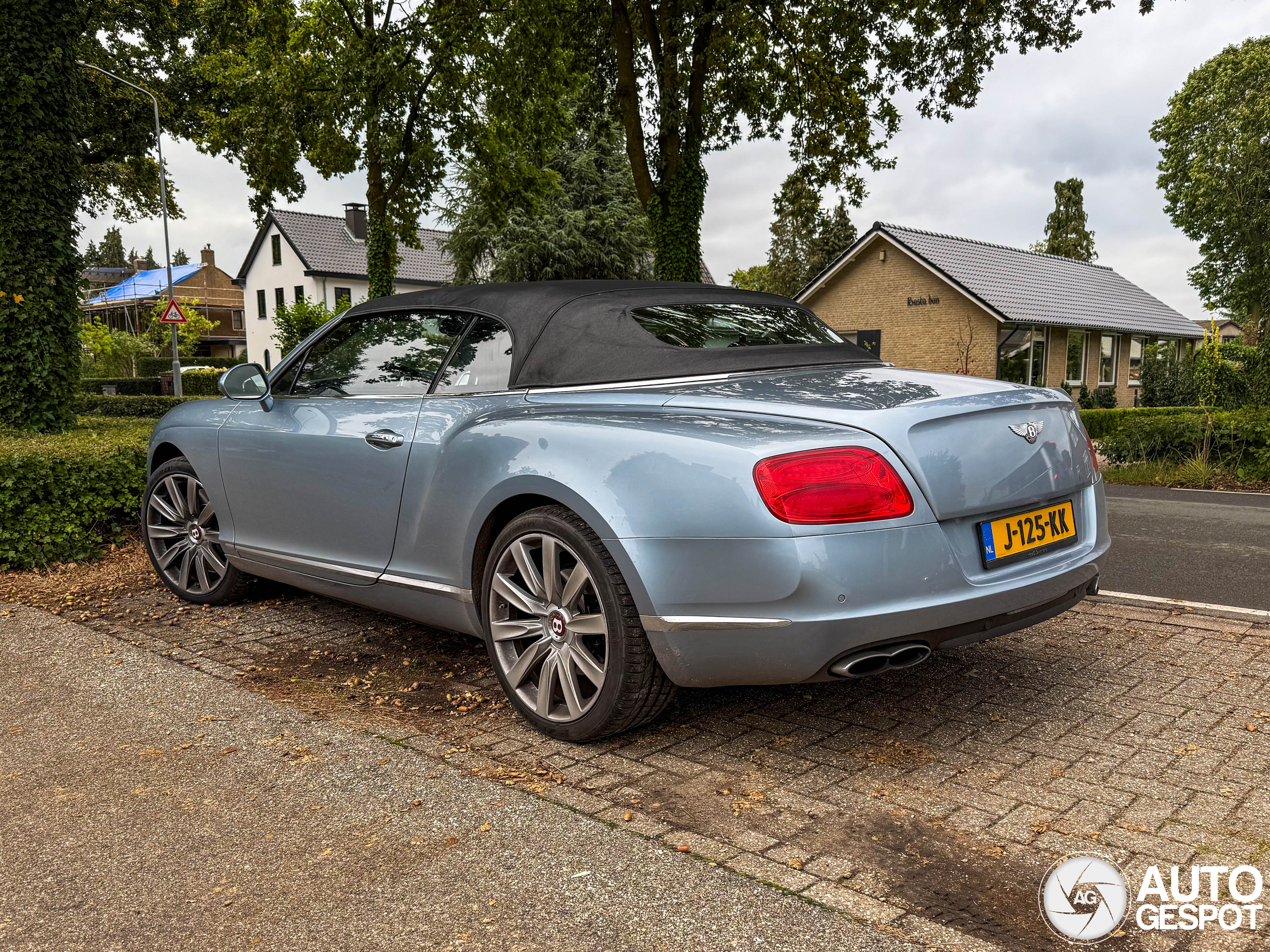 Bentley Continental GTC V8