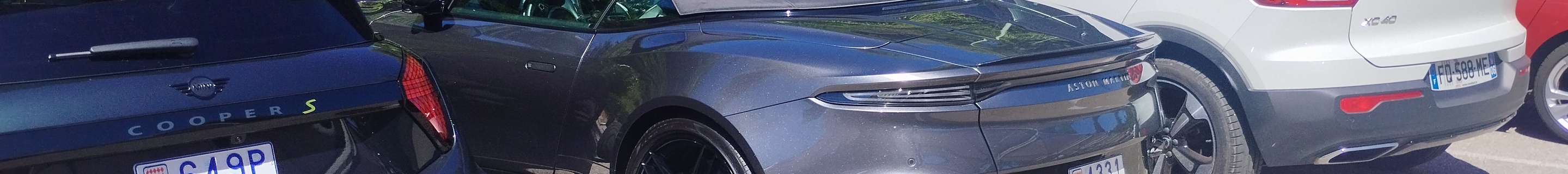 Aston Martin DBS Superleggera Volante