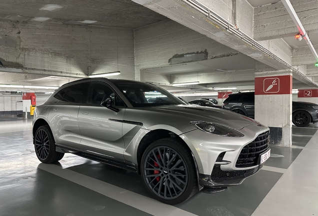 Aston Martin DBX707