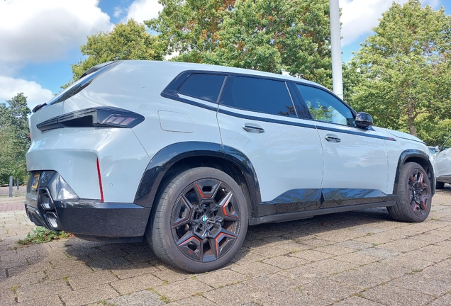 BMW XM G09 Label Red