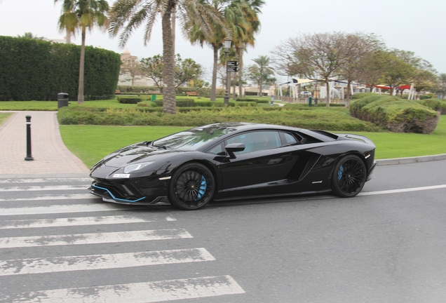 Lamborghini Aventador S LP740-4