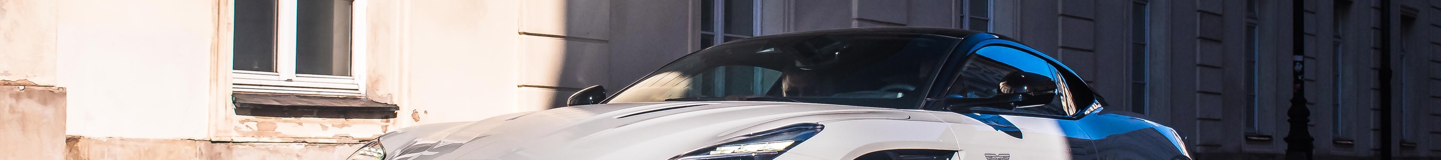 Aston Martin DB12