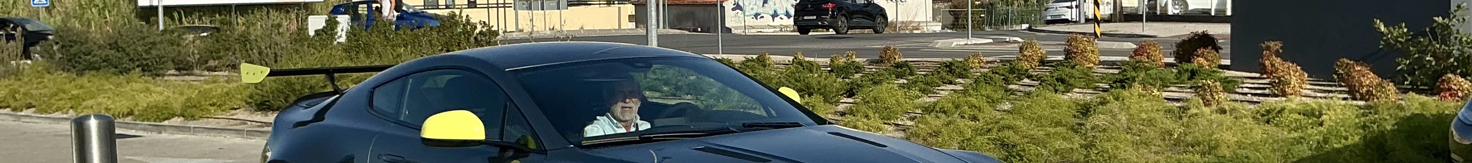 Aston Martin Vantage GT8