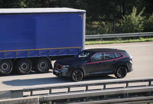 BMW XM G09 Label Red