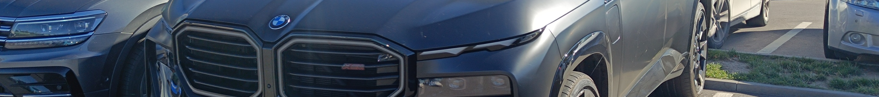 BMW XM G09 Label Red