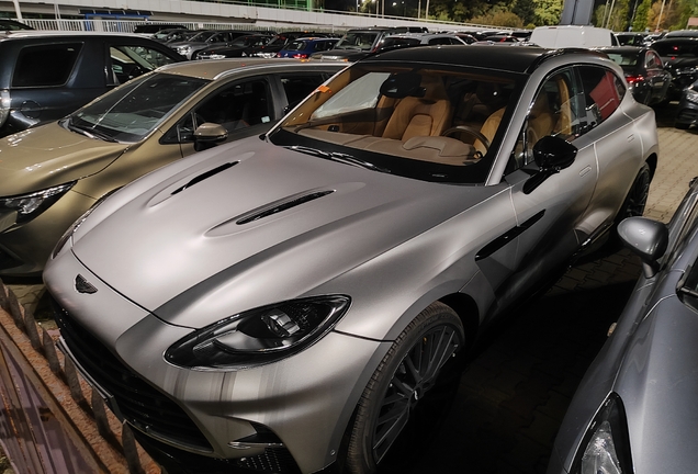 Aston Martin DBX707