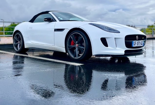 Jaguar F-TYPE R Convertible