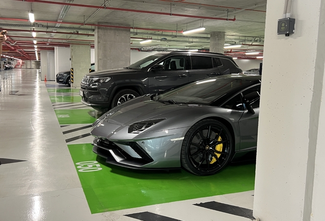 Lamborghini Aventador S LP740-4 Roadster