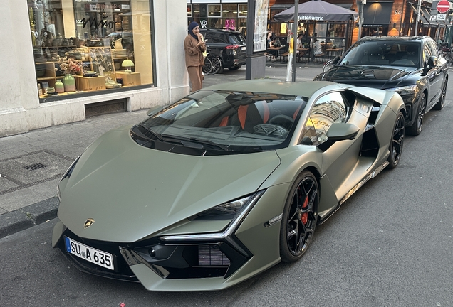 Lamborghini Revuelto