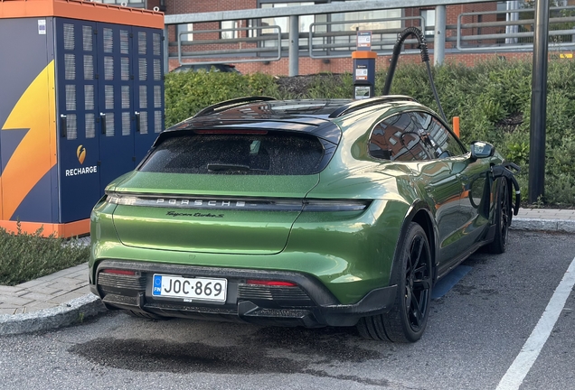 Porsche Taycan Turbo S Cross Turismo