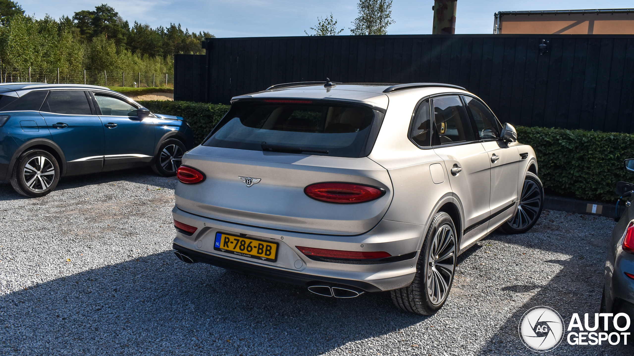 Bentley Bentayga Hybrid 2021