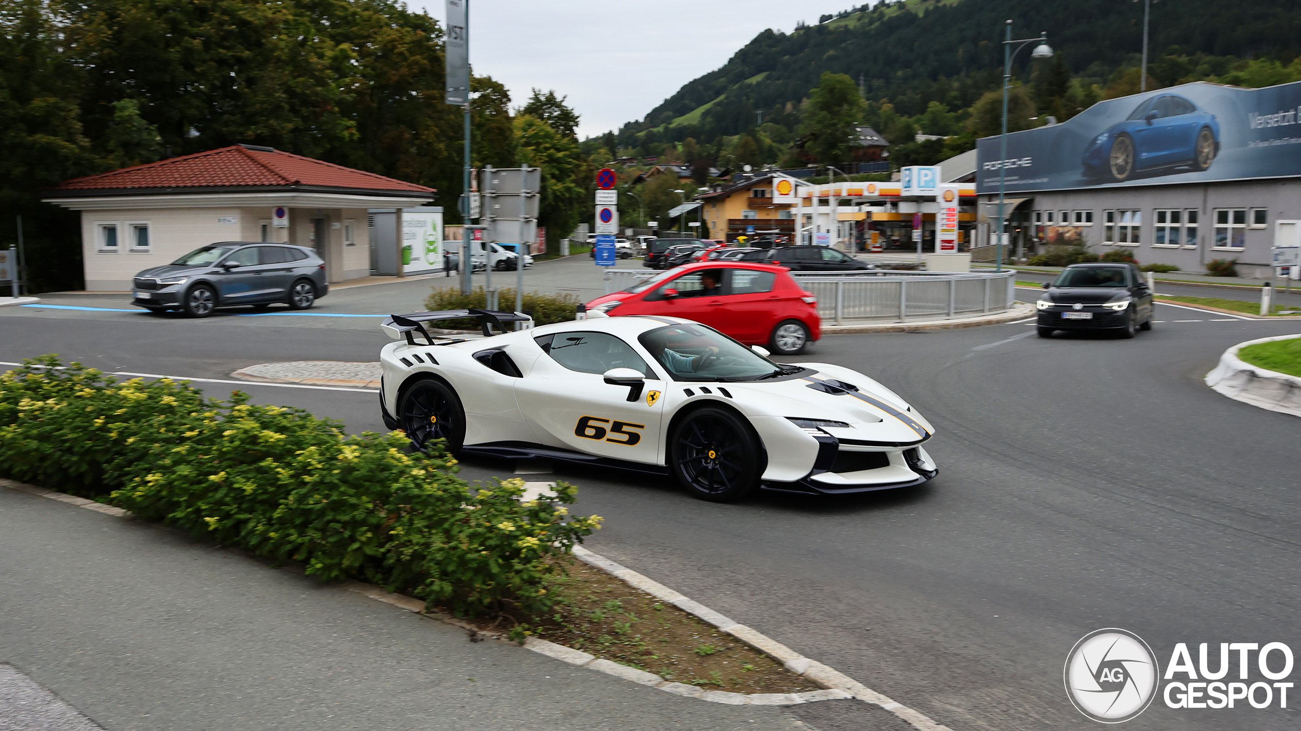 Ferrari SF90 XX Stradale gespot in al zijn dynamiek