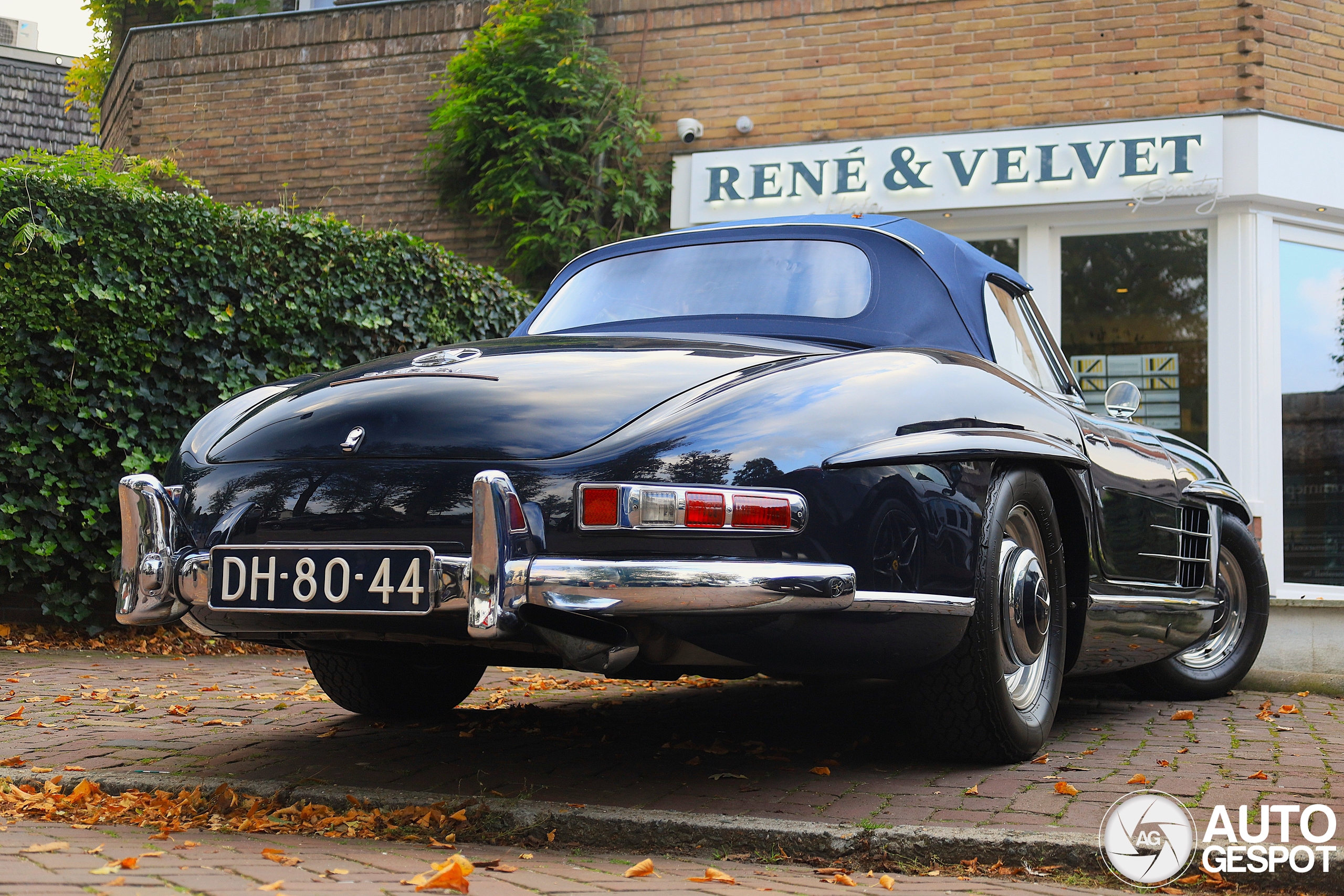 Mercedes-Benz 300SL Roadster