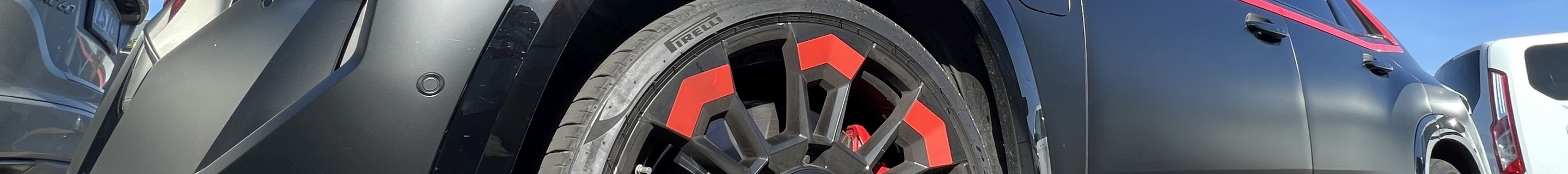 BMW XM G09 Label Red