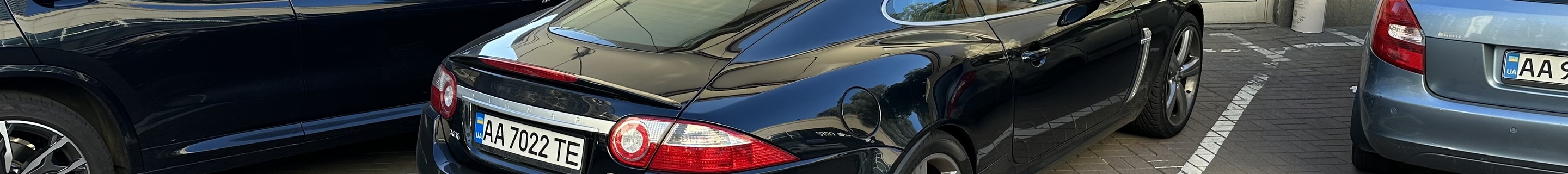 Jaguar XKR Portfolio