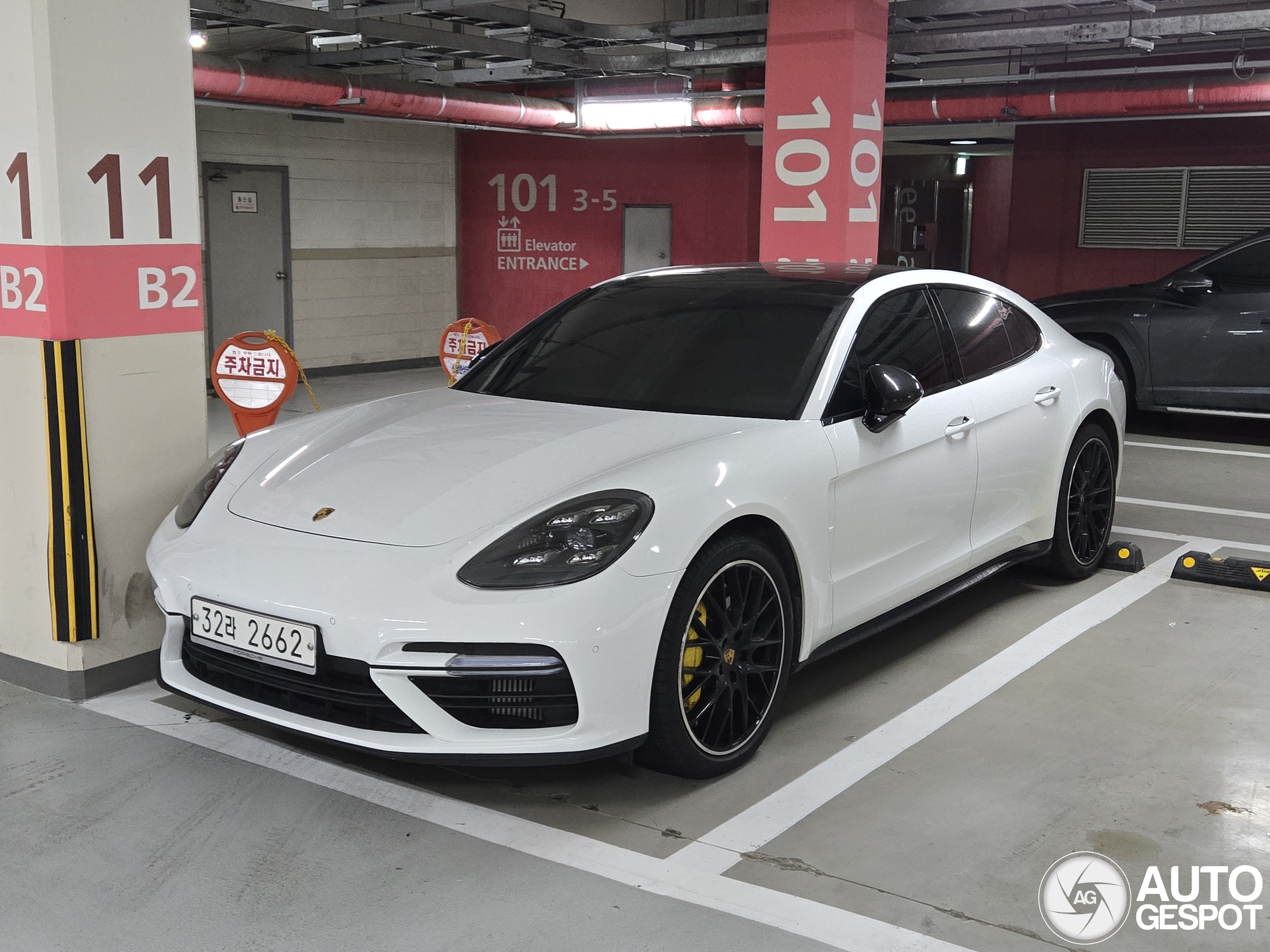 Porsche 971 Panamera Turbo MkI