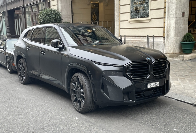 BMW XM G09 Label Red