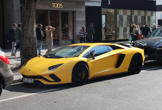 Lamborghini Aventador S LP740-4 DMC