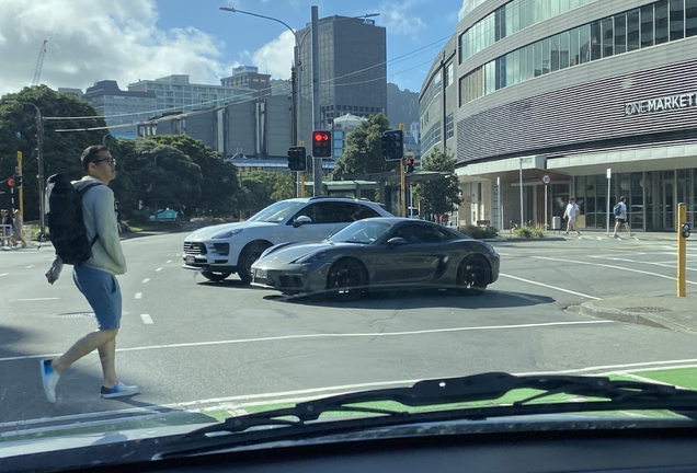 Porsche 718 Cayman S