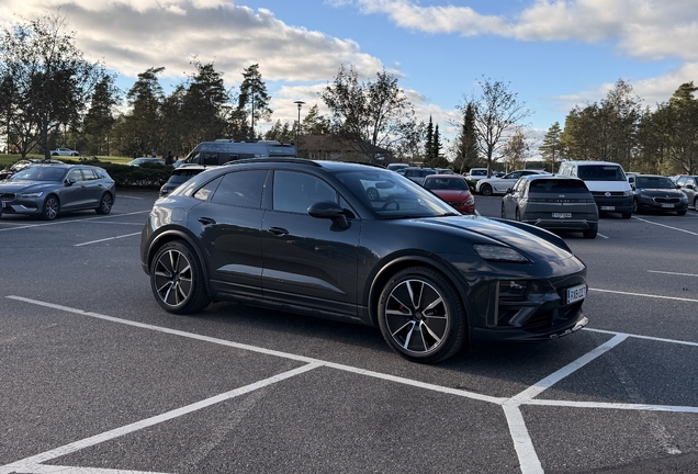 Porsche Macan EV Turbo