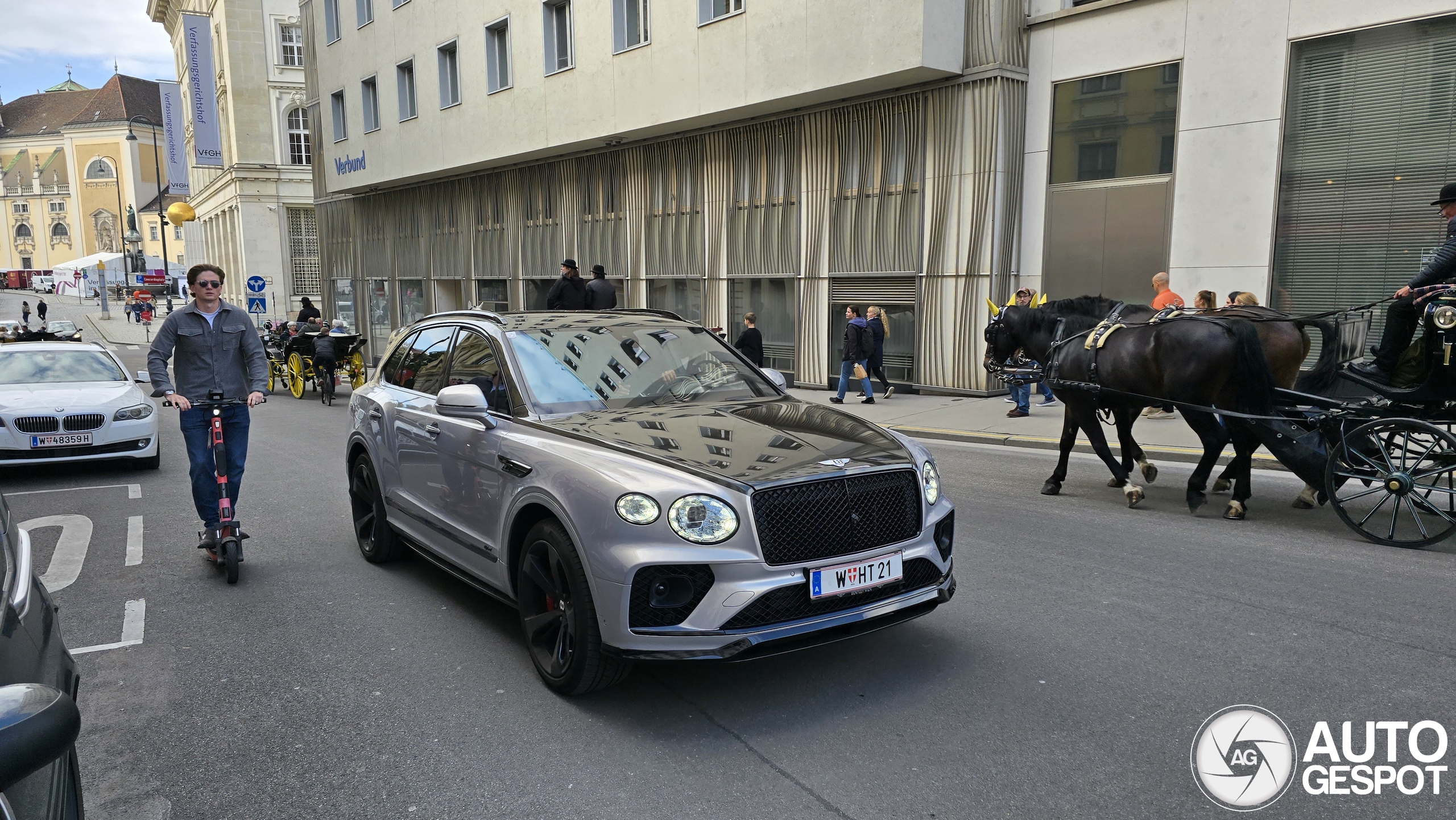 Bentley Bentayga Hybrid 2021