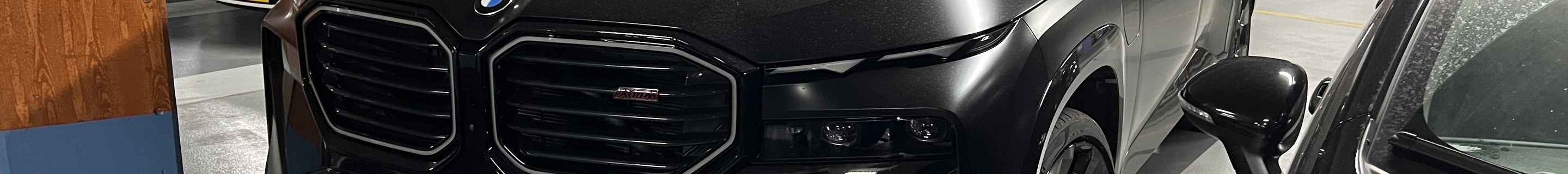 BMW XM G09 Label Red