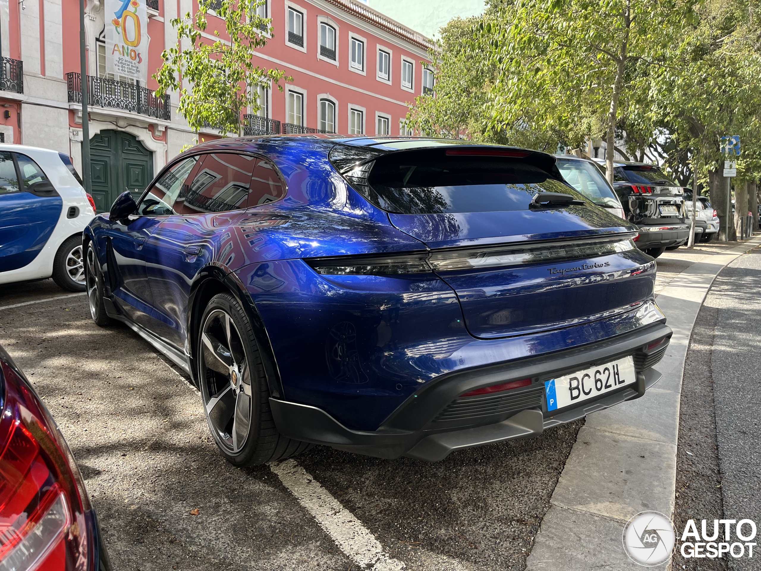 Porsche Taycan Turbo S Cross Turismo