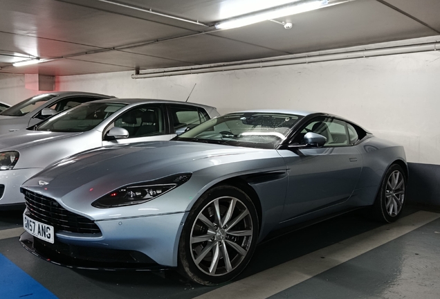 Aston Martin DB11 V8