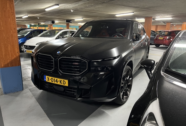 BMW XM G09 Label Red