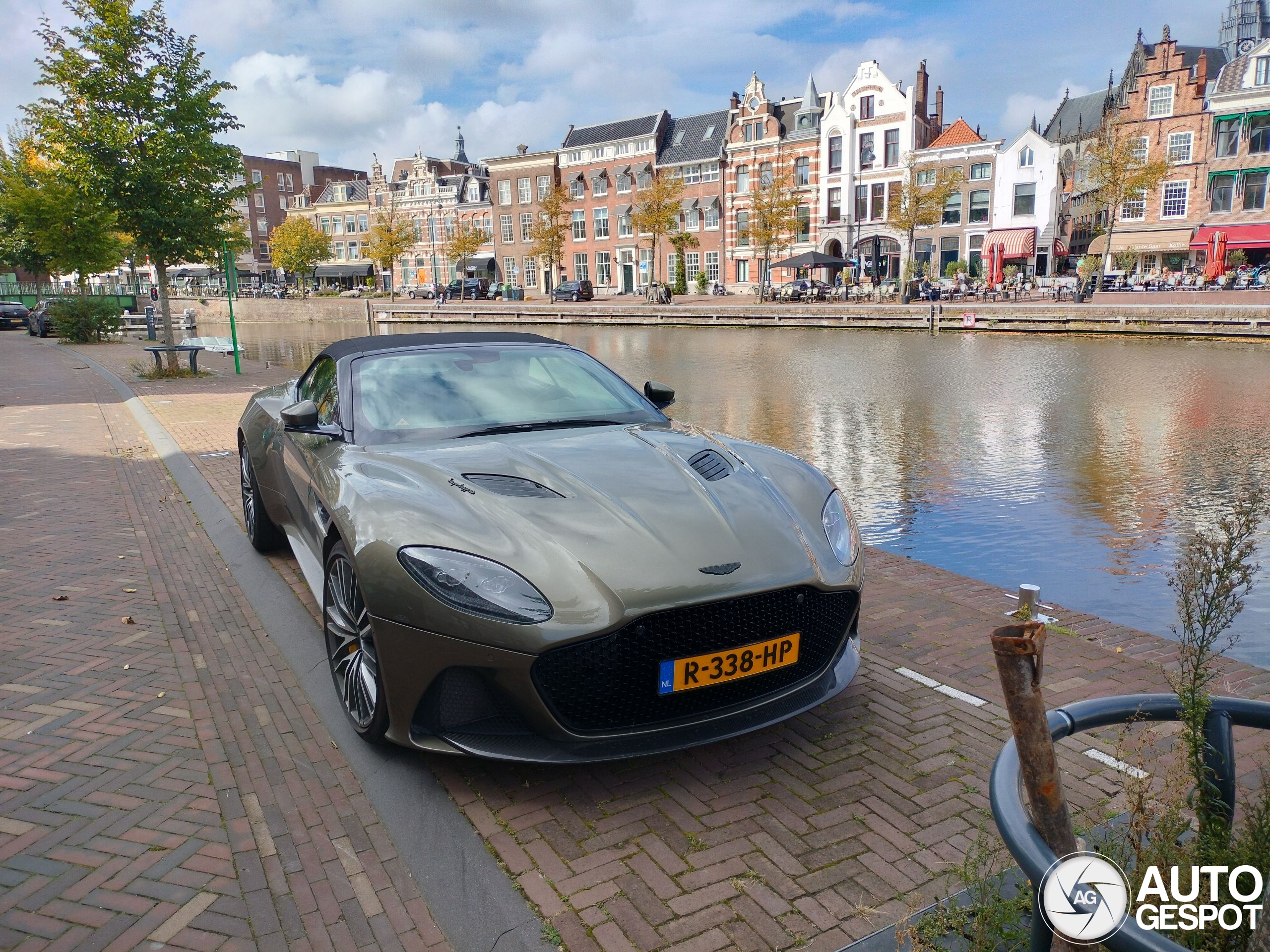 Aston Martin DBS Superleggera Volante