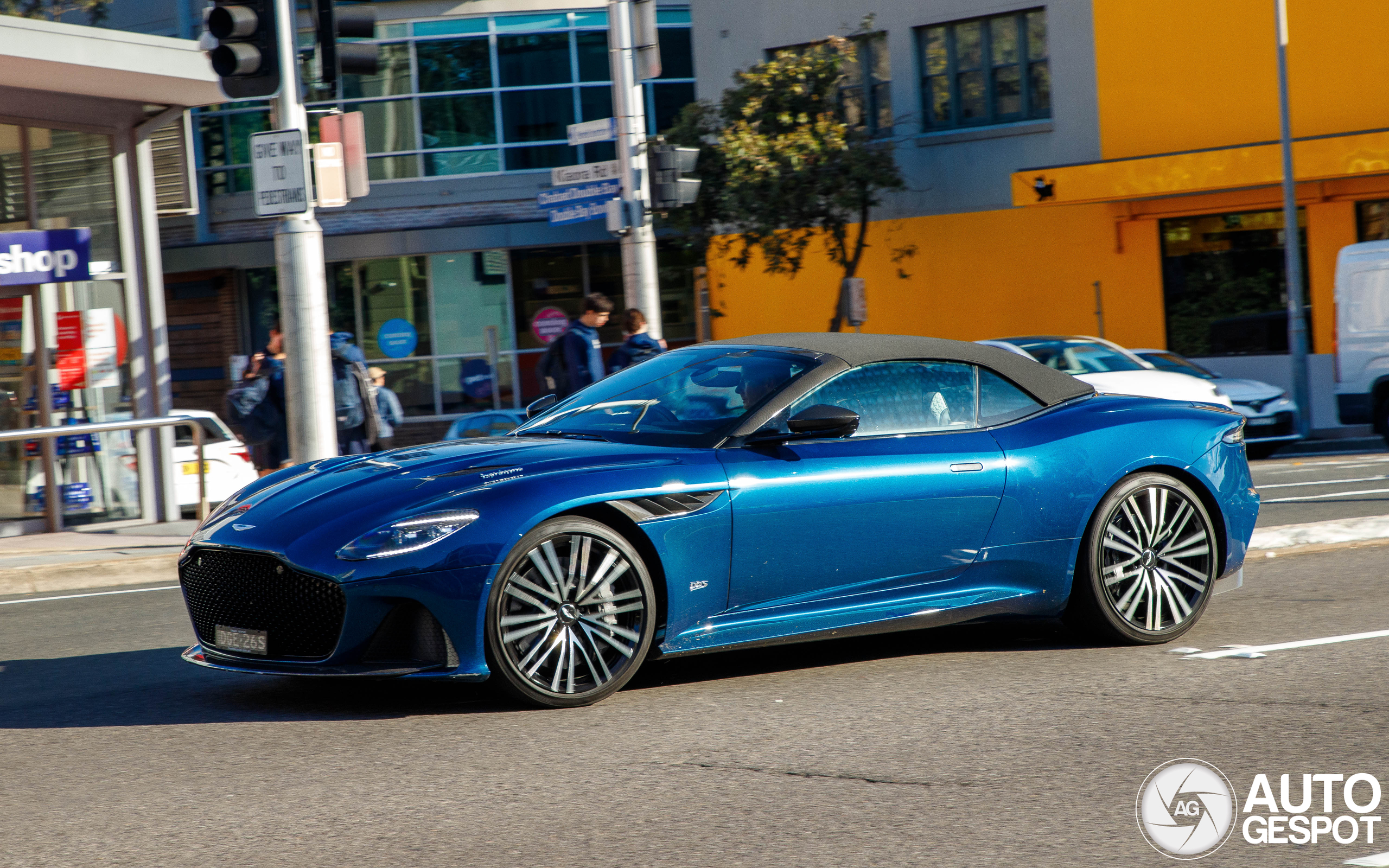 Aston Martin DBS Superleggera Volante